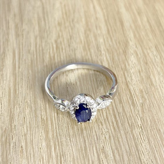 Серебряное кольцо с сапфиром