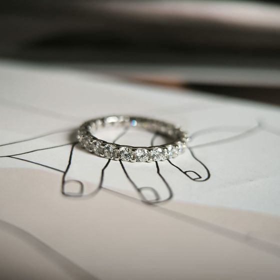 Серебряное кольцо с фианитами, емаллю