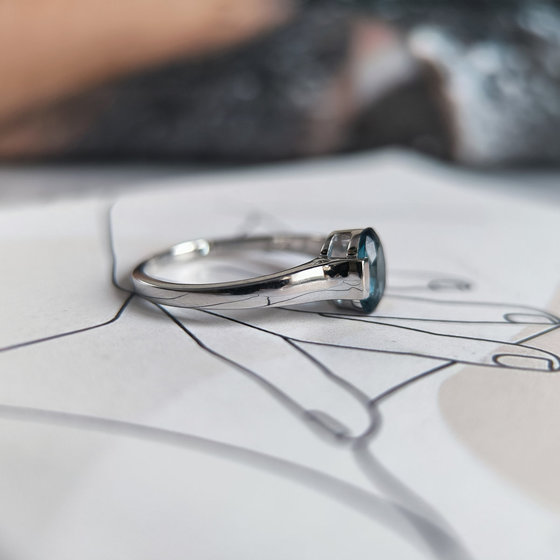 Серебряное кольцо с топазом Лондон Блю 0.831ct