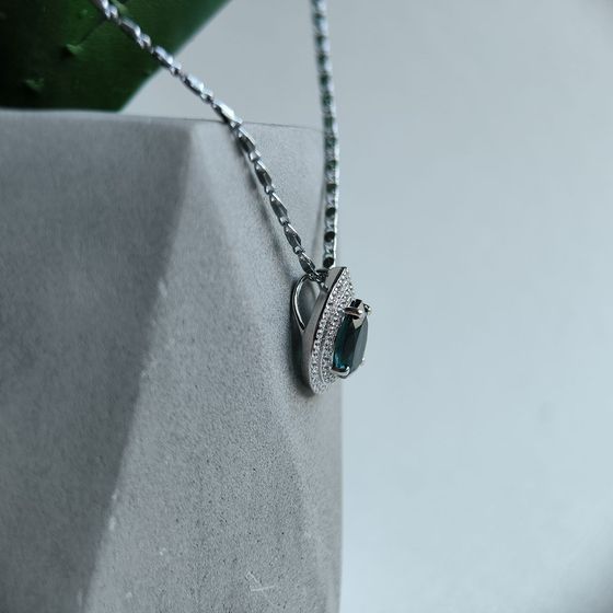 Серебряная подвеска с топазом Лондон Блю 2.243ct, фианитами