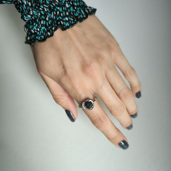 Серебряное кольцо с сапфиром 1.826ct, фианитами