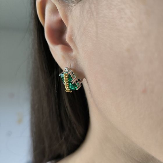 Серебряные серьги с изумрудом nano