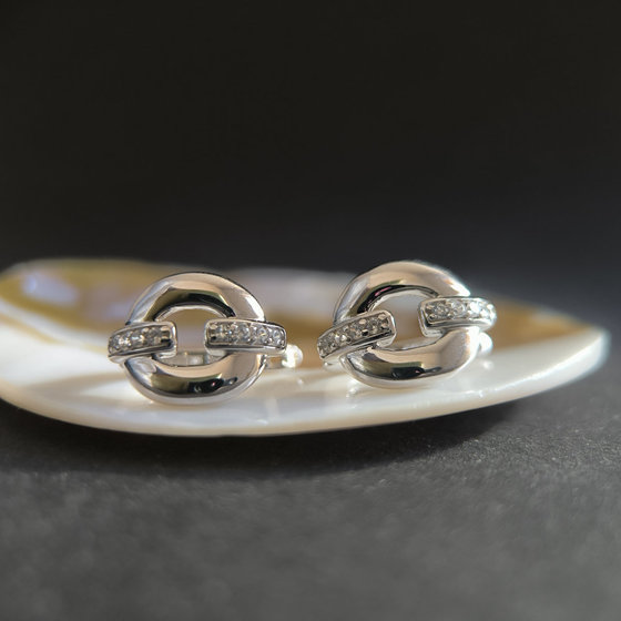 Серебряные серьги с фианитами