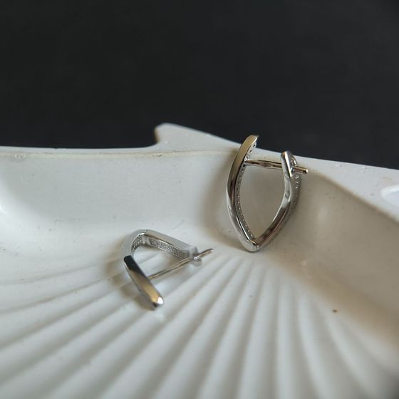 Серебряные серьги с фианитами