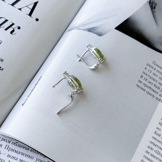 Серебряные серьги с хризолітом 6.489ct