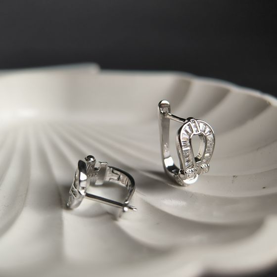 Серебряные серьги с фианитами