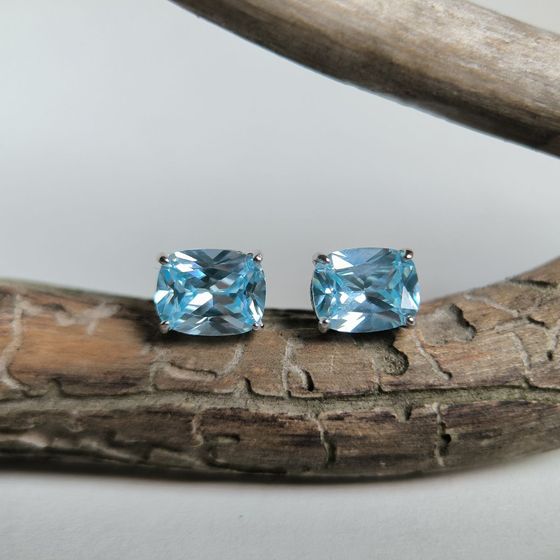 Серебряные серьги с топазом