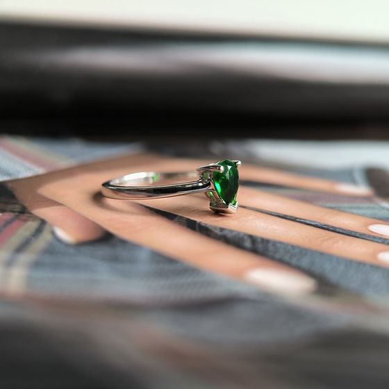 Серебряное кольцо с изумрудом nano 0.563ct