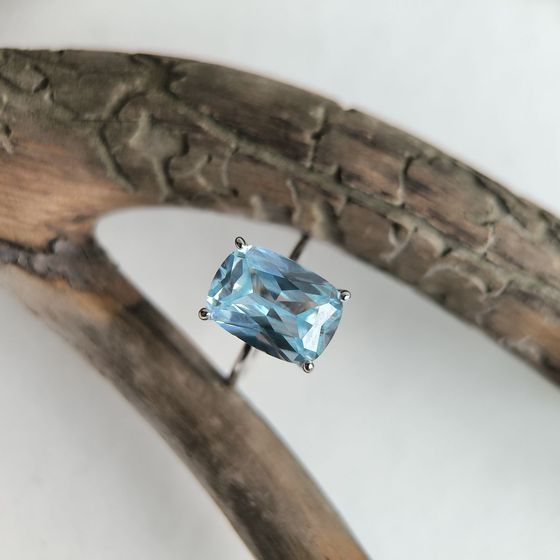 Серебряное кольцо с топазом