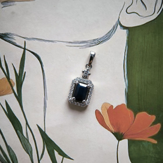 Серебряная подвеска с сапфиром 5.58ct, фианитами