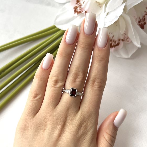 Серебряное кольцо с гранатом 1.383ct