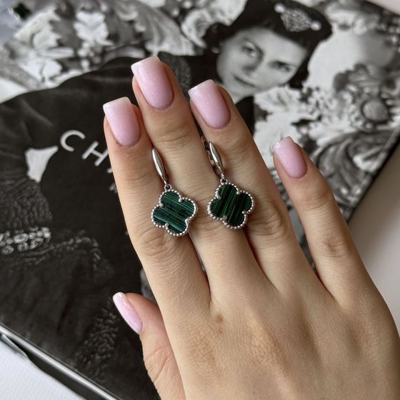 Серебряные серьги с малахитом Серебряные серьги с малахитом