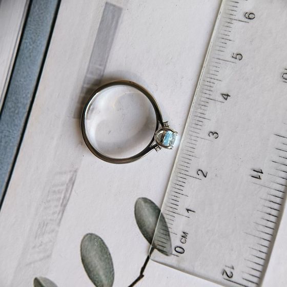 Серебряное кольцо с топазом 0.936ct, фианитами