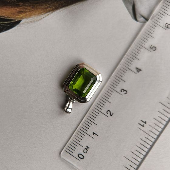 Серебряная подвеска с хризолітом 2.85ct