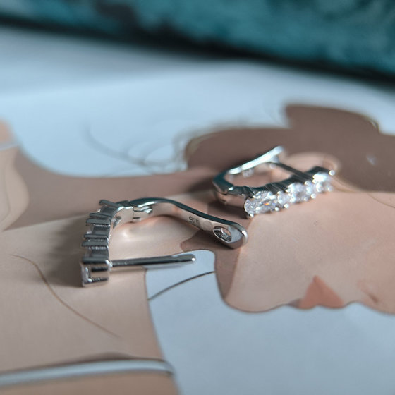 Серебряные серьги с фианитами