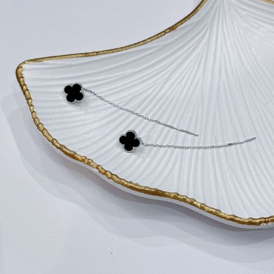 Серебряные серьги с ониксом Серебряные серьги с ониксом