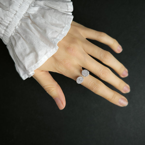 Серебряное кольцо с фианитами 0.55ct