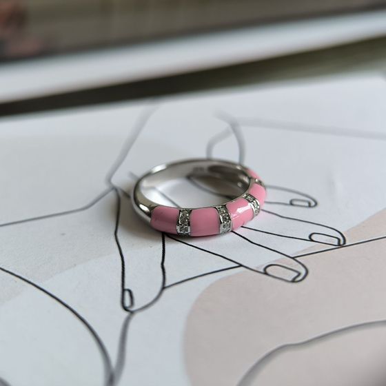 Серебряное кольцо с фианитами, емаллю