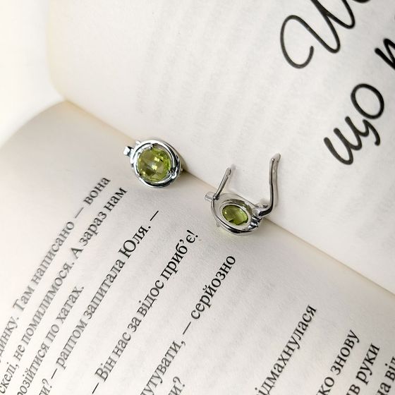 Серебряные серьги с хризолітом 4.575ct
