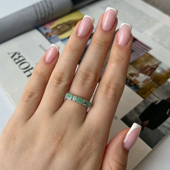 Серебряное кольцо с изумрудом 1.551ct, фианитами