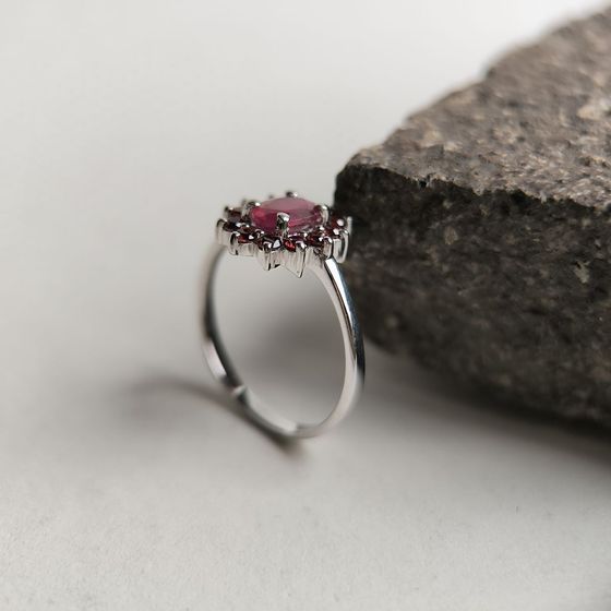 Серебряное кольцо с рубином 1.467ct, гранатом