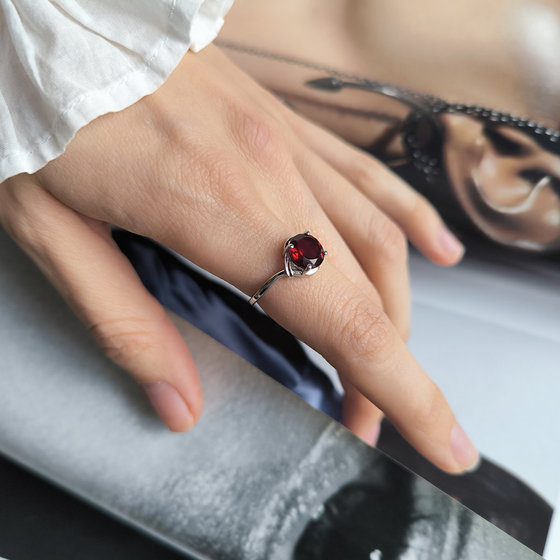 Серебряное кольцо с гранатом nano