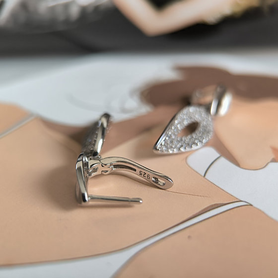 Серебряные серьги с фианитами