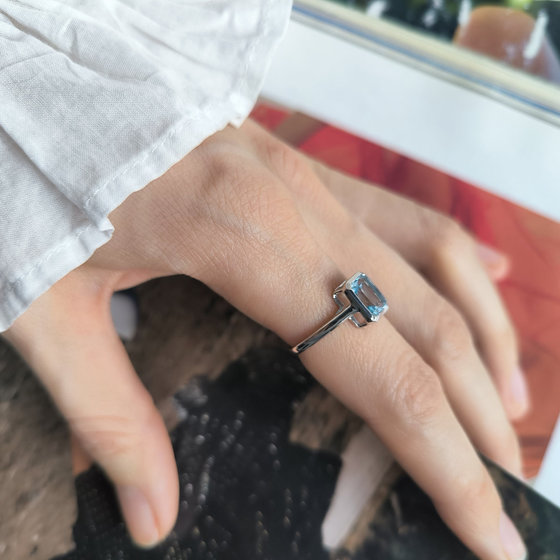 Серебряное кольцо с топазом 1.888ct