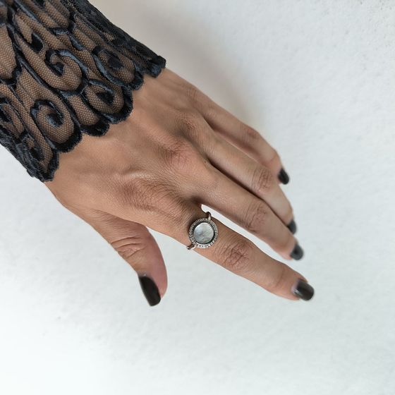 Серебряное кольцо с перламутром Серебряное кольцо с перламутром