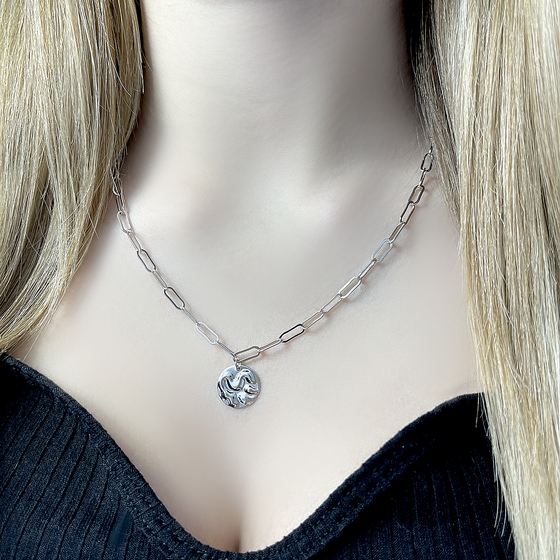 Серебряное колье без камней