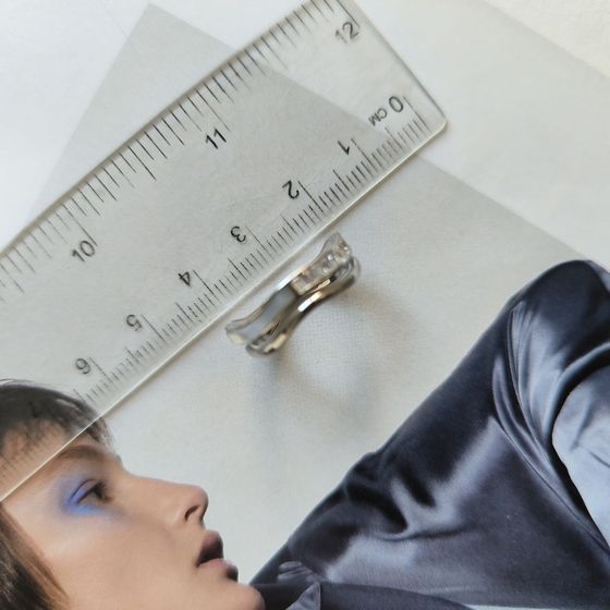 Серебряное кольцо с фианитами, перламутром