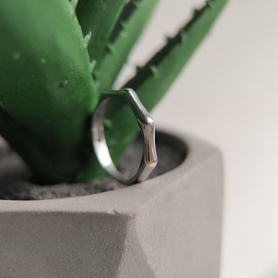 Серебряное кольцо без камней