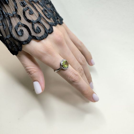 Серебряное кольцо с хризолітом 2.275ct