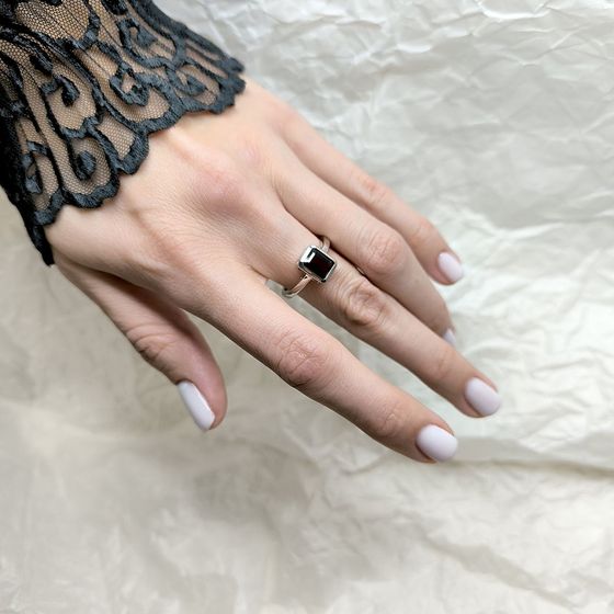 Серебряное кольцо с гранатом 2.017ct