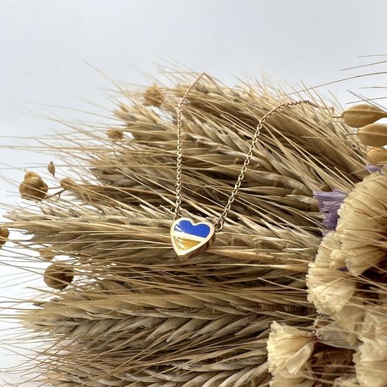 Золотое колье с емаллю