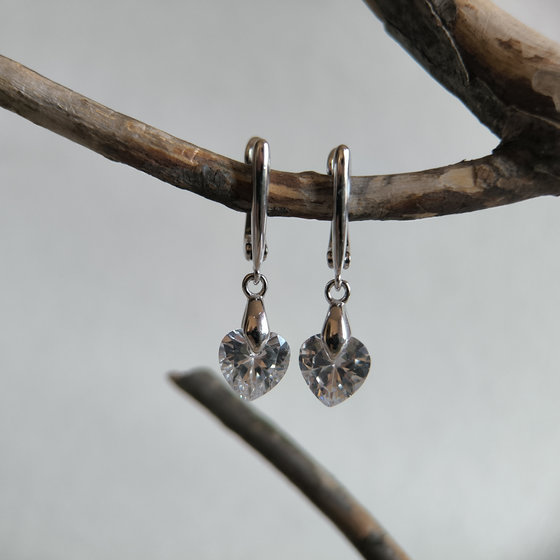 Серебряные серьги с фианитами