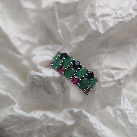 Серебряное кольцо с сапфиром 1.917ct, изумрудом, рубином