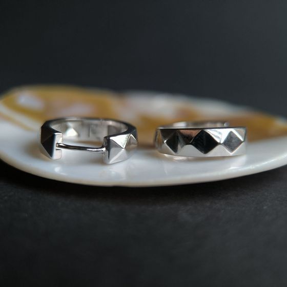 Серебряные серьги без камней Серебряные серьги без камней