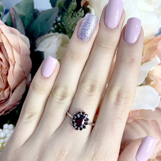 Серебряное кольцо с гранатом 1.467ct
