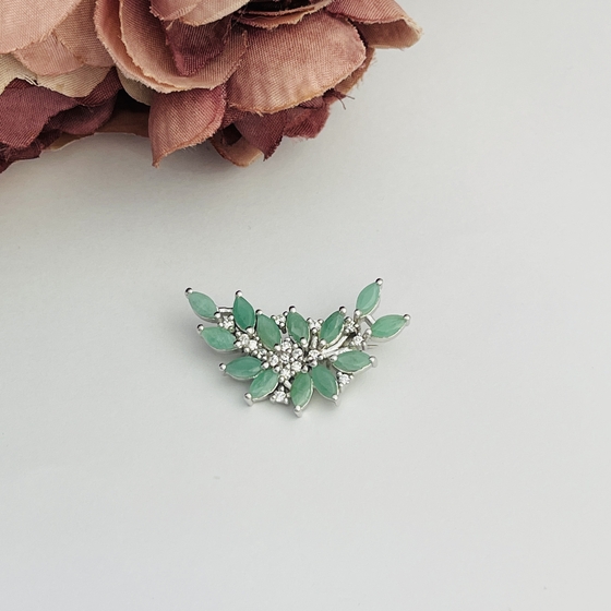 Серебряная брошка с изумрудом 4.095ct