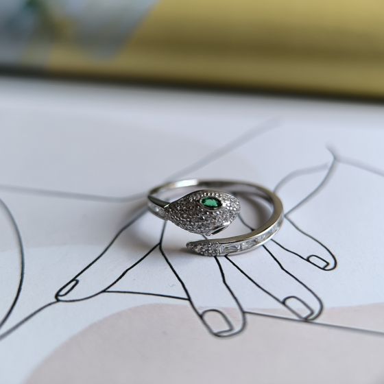 Серебряное кольцо с фианитами