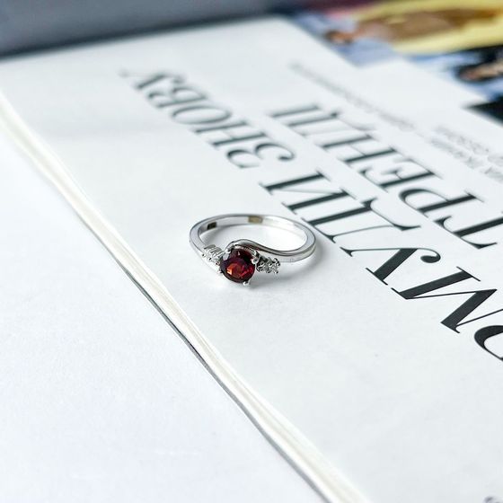Серебряное кольцо с гранатом 0.656ct