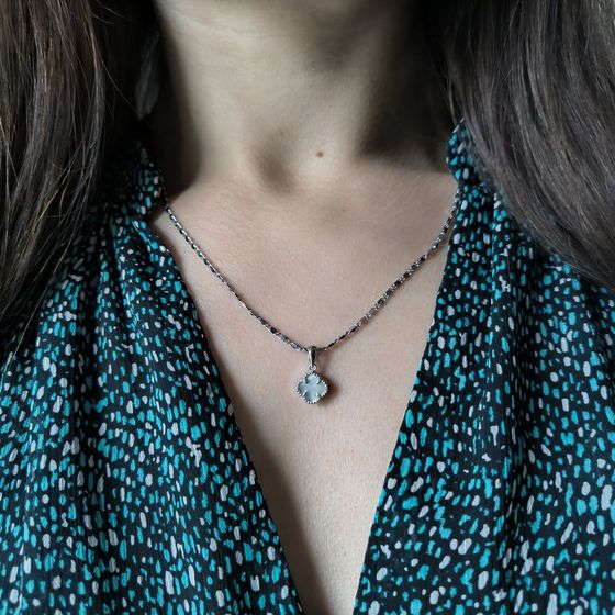 Серебряная подвеска с перламутром