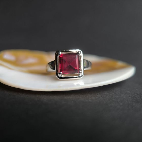 Серебряное кольцо с гранатом nano 2.092ct