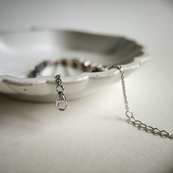 Серебряный браслет с гранатом