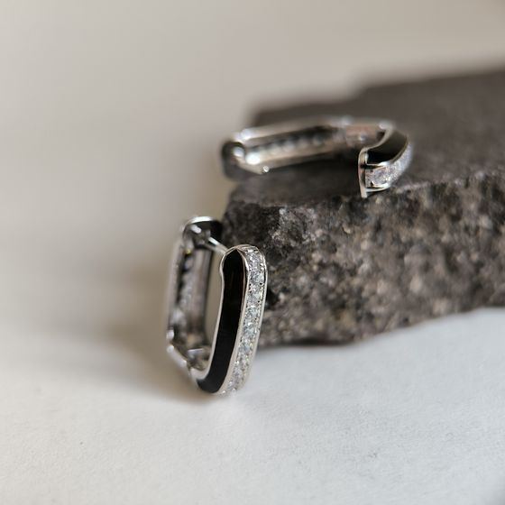 Серебряные серьги с фианитами, емаллю