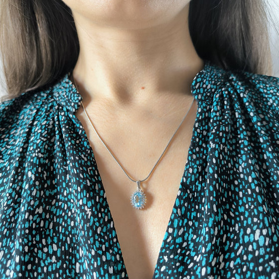 Серебряная подвеска с топазом 3.265ct, фианитами