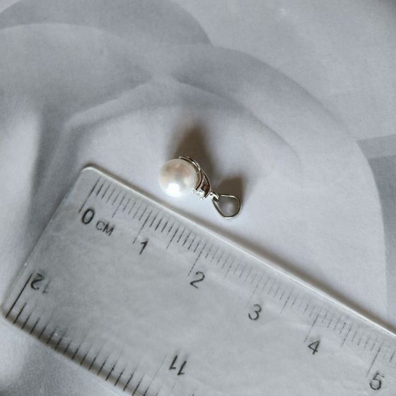 Серебряная подвеска с жемчугом, фианитами