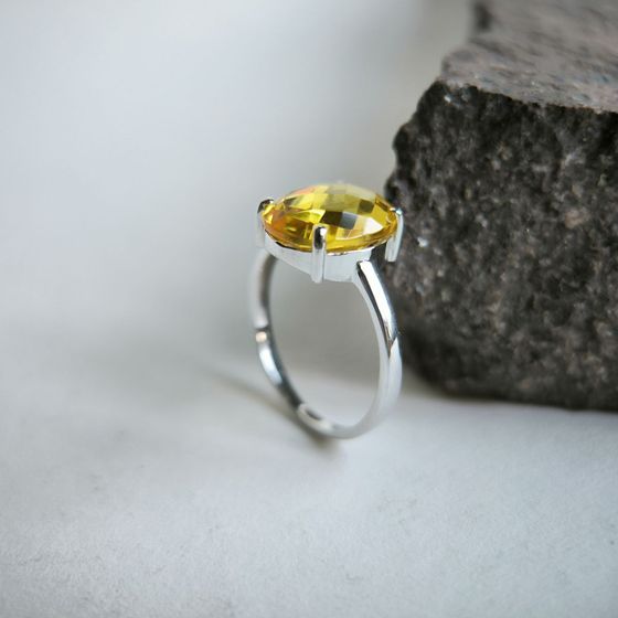 Серебряное кольцо с цитрином nano
