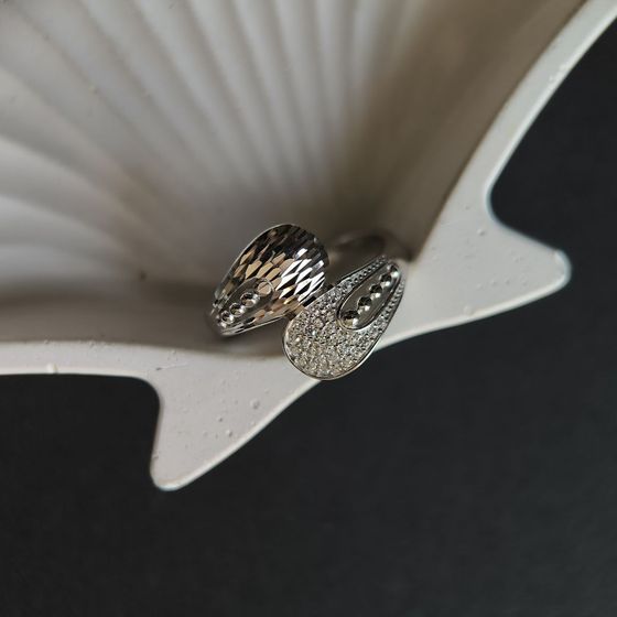 Серебряное кольцо с фианитами